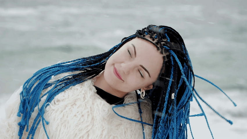 Young beautiful woman with african kanekalon blue braids walking, colour hair girl HD wallpaper