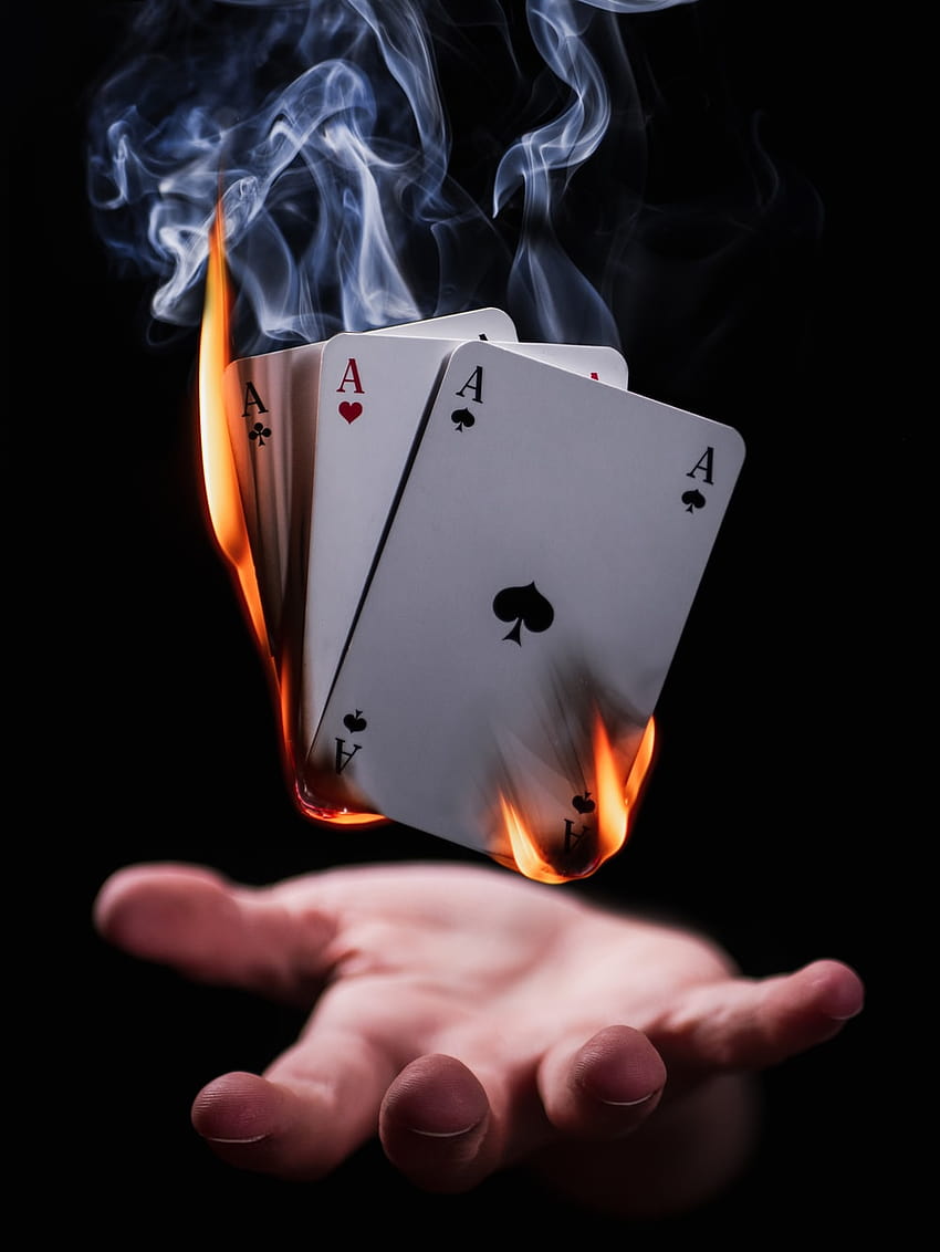 Brennende Spielkarten – Magie, Menschen spielen Karten HD-Handy-Hintergrundbild