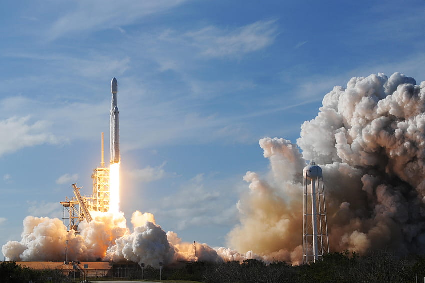 The SpaceX Falcon Heavy Launch Was Almost Perfect HD wallpaper