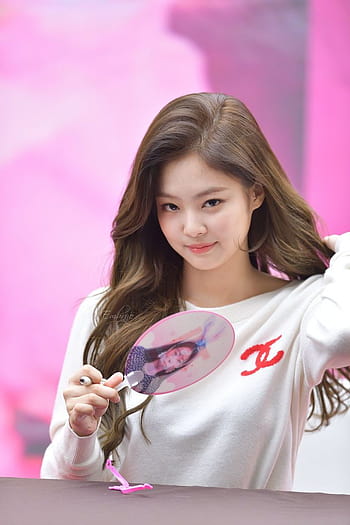 Download Jennie Kim And Her Digital Camera Wallpaper | Wallpapers.com