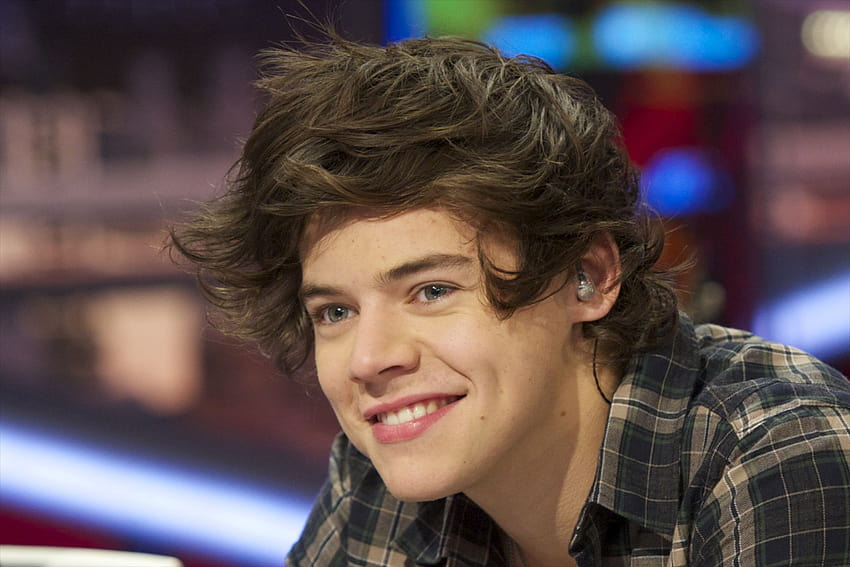 28 Harry Styles Hair That Show His Evolution From Sideswoop, harry styles 2010 HD wallpaper