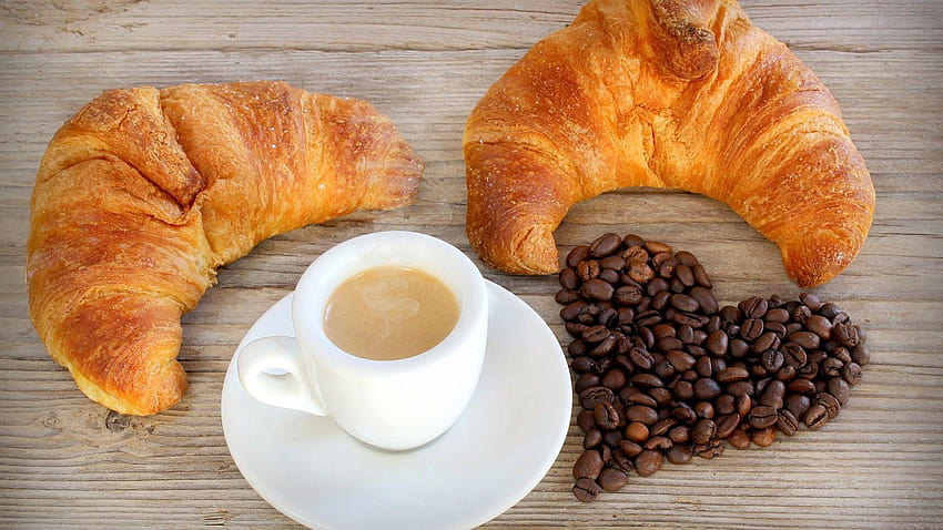 Zwei französische Croissants und eine Tasse Kaffee und HD-Hintergrundbild