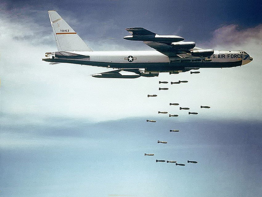 File:Boeing B, dropping bombs HD wallpaper
