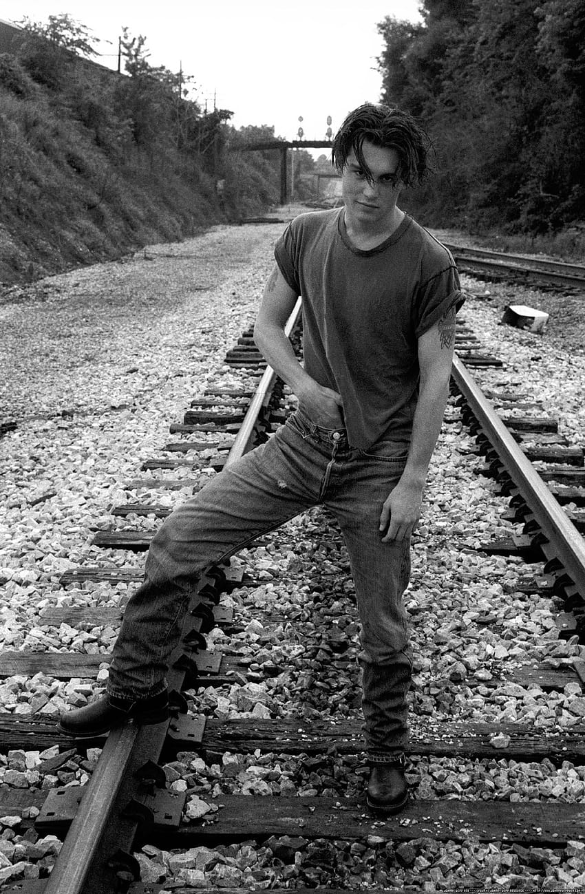Младият Джони Деп, публикуван от Сара Трембли, Джони Деп млад HD тапет за телефон