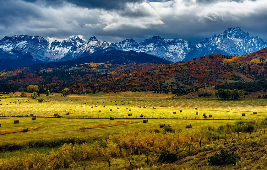 mountains, countryside, farm, cloudy, hay, bales, peaks, farmland , section пейзажи HD wallpaper