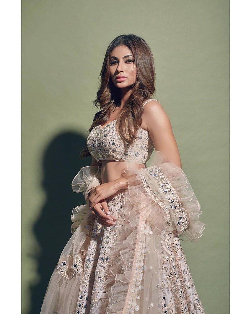 Mouni Roy stuns in THIS beautiful lehenga as she promotes 'Made in China'; view pics, mouni roy mobile HD phone wallpaper
