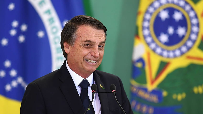 Prezydent Brazylii Jair Bolsonaro powiedział, że uzyskał pozytywny wynik testu na obecność COVID Tapeta HD