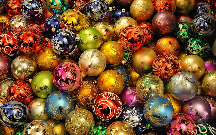 Christmas lights reflecting in the colorful baubles, christmas bright HD wallpaper