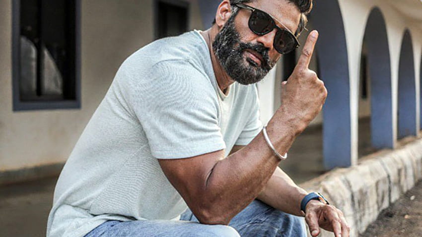 Suniel Shetty helps Akshay Kharodia bag first film HD wallpaper