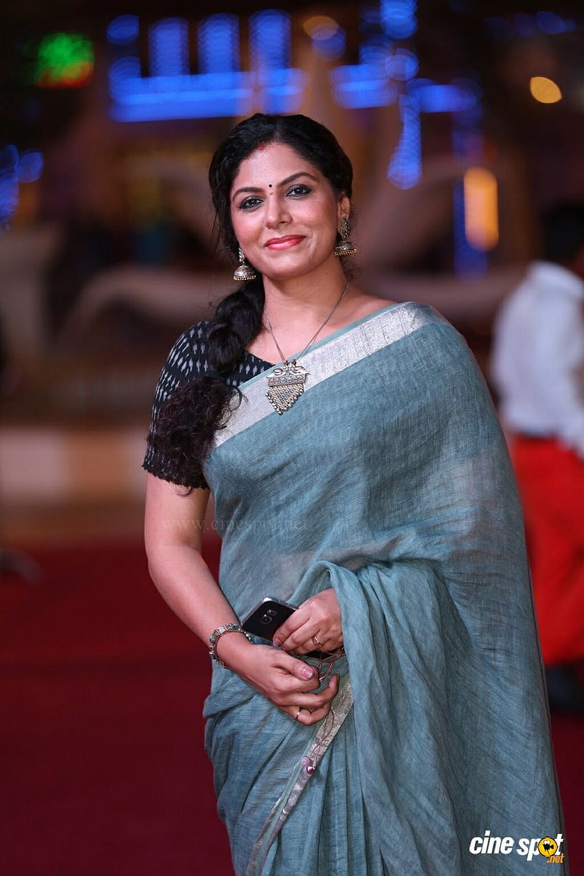 Asha Sarath di Karpet Merah SIIMA Awards 2018 wallpaper ponsel HD