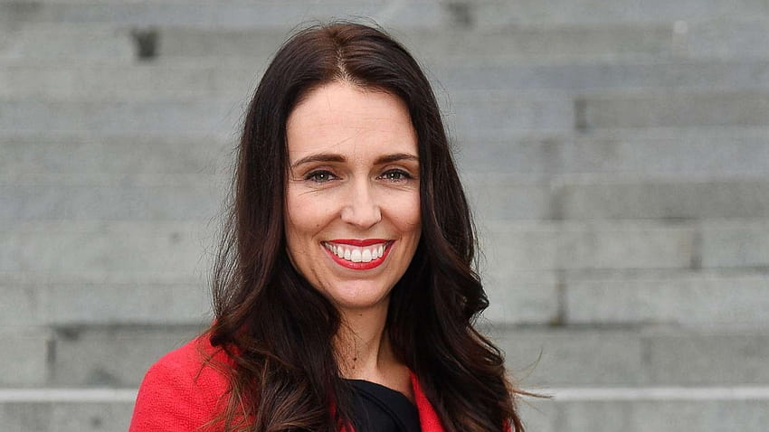 Entrevistador llamando a la primera ministra de Nueva Zelanda 'tan atractiva' calificada de 'sexista', jacinda ardern fondo de pantalla