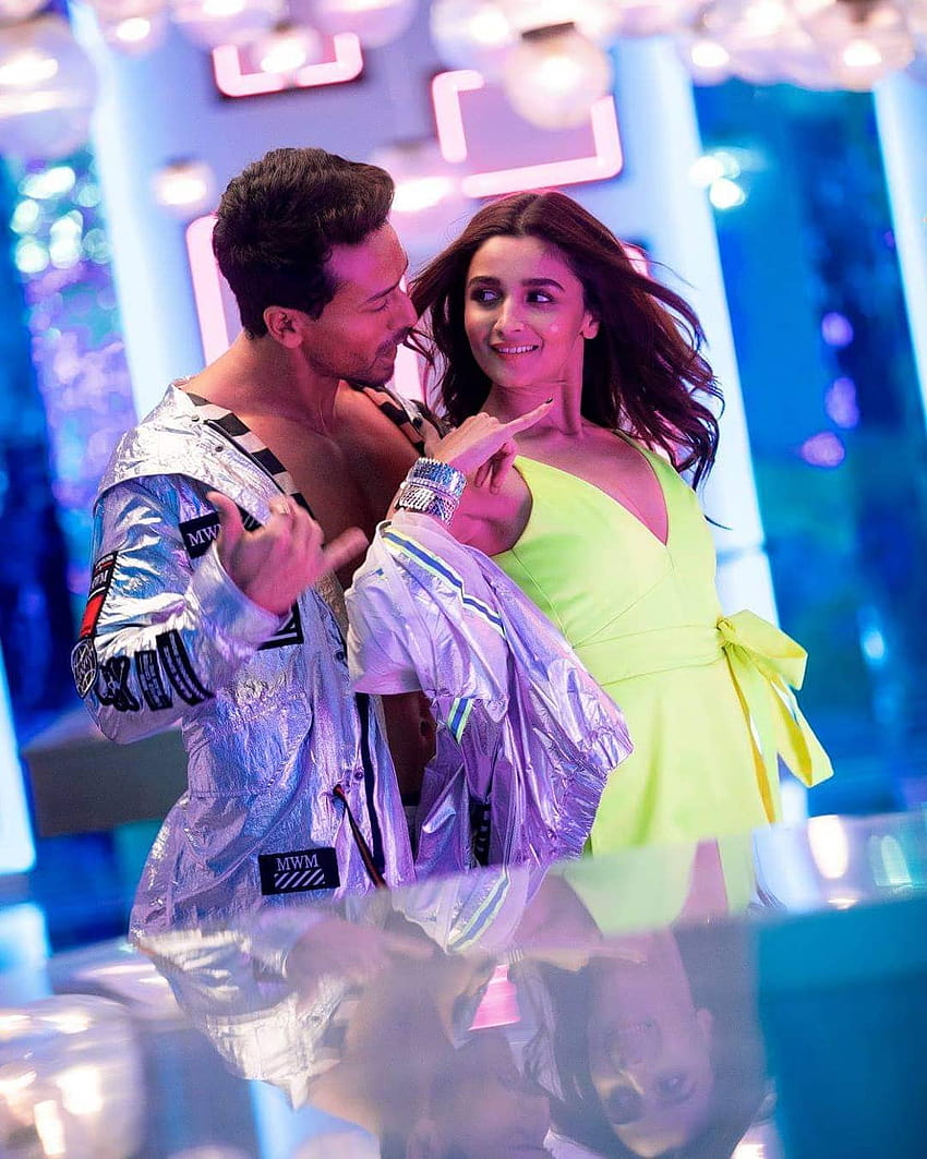 Alia Bhatt and Tiger Shroff to sizzle in song Hook Up from Student Of The Year 2, tiger shroff and alia bhatt HD phone wallpaper