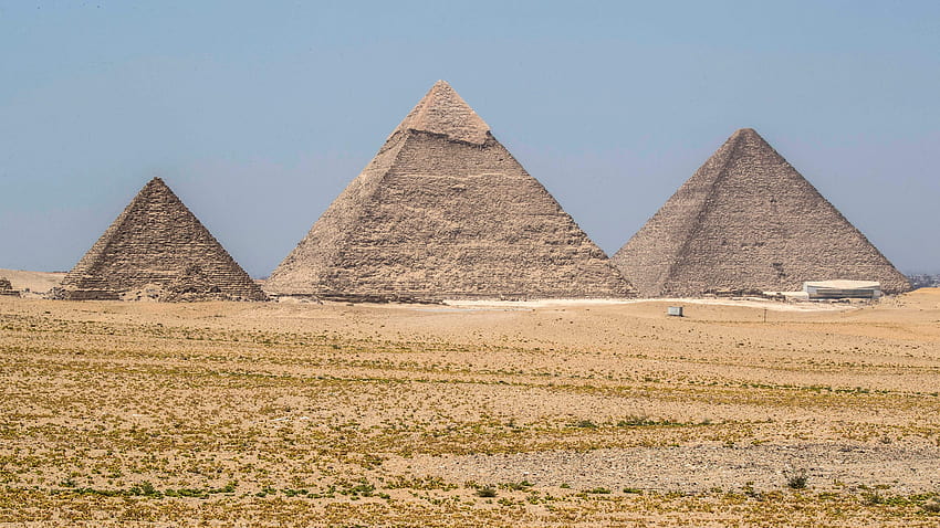 エジプト当局は、ピラミッドがエイリアン、古代のエイリアンによって建てられたと主張した後、イーロン・マスクにピラミッドを見るように勧めます 高画質の壁紙