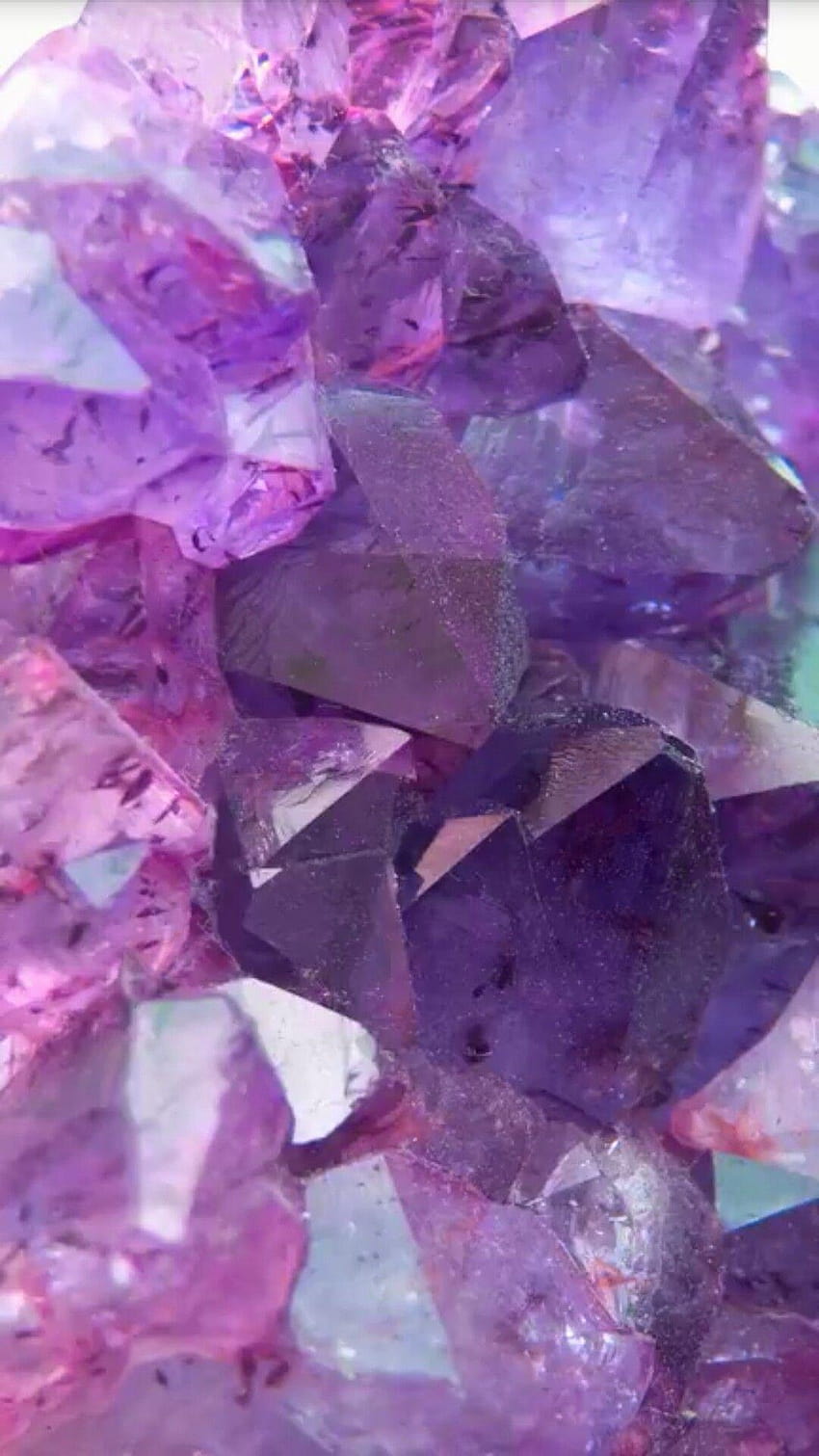 Quarzo viola, pietra di cristallo al neon viola Sfondo del telefono HD