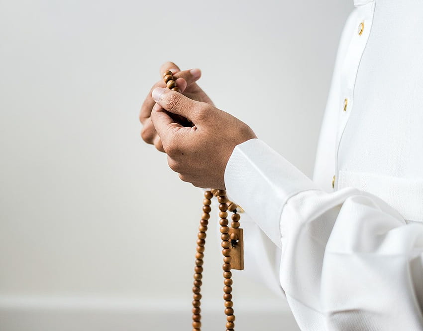 Close Up Holy Quran With Tasbih Or Muslim Beads Rosery Over A Praying Mat.  Ramadan Kareem Stock Photo, Picture and Royalty Free Image. Image 121086038.