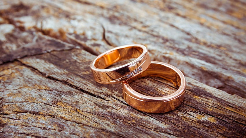 Gold Engagement Rings Wood Bacground, wedding rings HD wallpaper